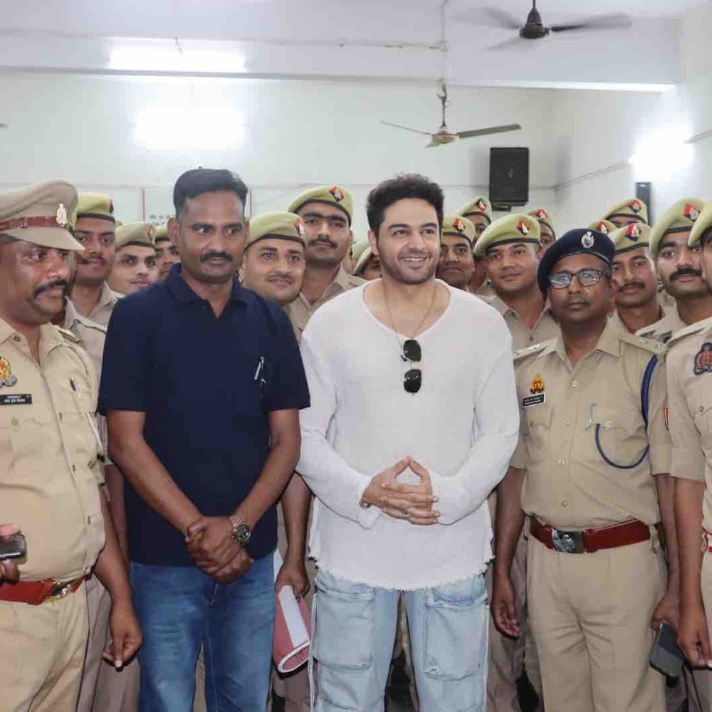 अभिनेता गौरव खन्ना ने कानपुर पीएसी में दिया सफलता का:जवानों से कहा- 'खुद की रिस्पेक्ट कीजिए और हमेशा ऊपर रहिए'