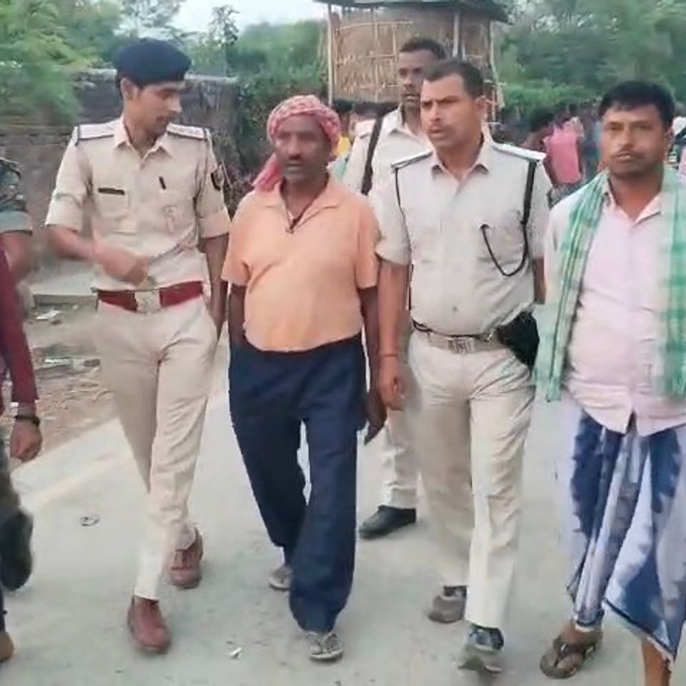 कटिहार में ट्रक की टक्कर से बच्ची घायल:सड़क पार कर रही थी, गंभीर हालत में पटना रेफर