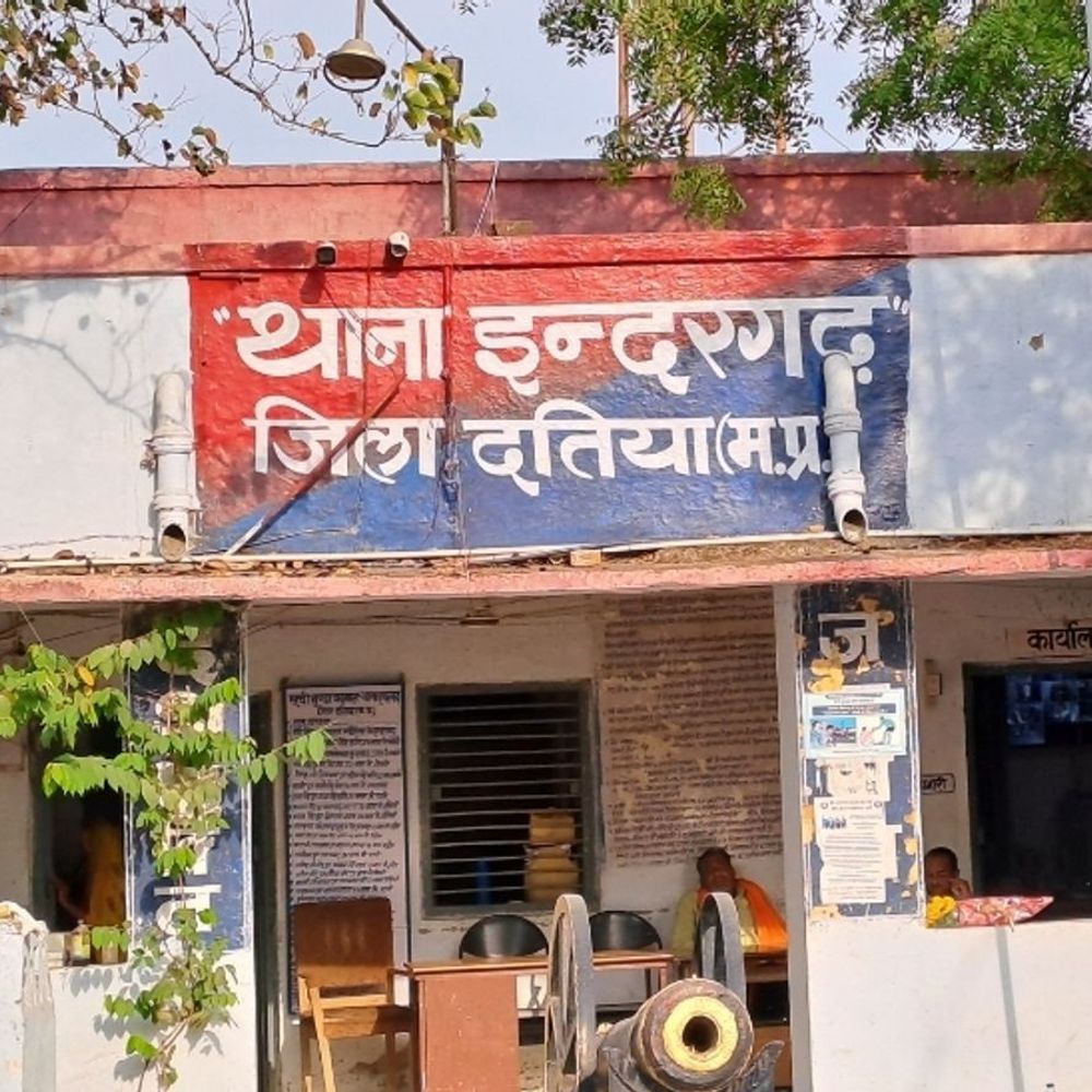 दतिया में महिला से दहेज के लिए मारपीट का आरोप:  लोको पायलट पति, सास और ससुर पर केस दर्ज – datia News