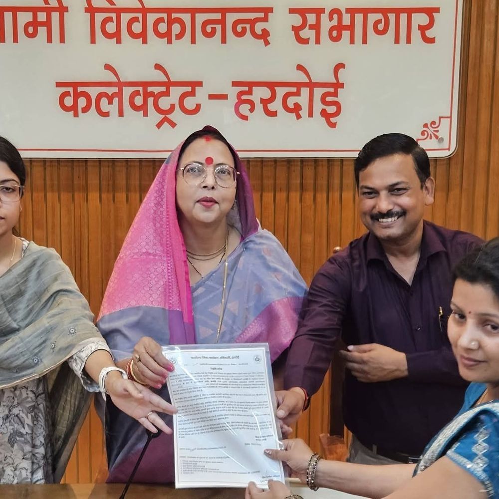 हरदोई में आंगनवाड़ी सहायिकाओं को नियुक्ति पत्र मिले:88 नए आंगनवाड़ी केंद्रों का लोकार्पण, जिला पंचायत अध्यक्ष ने बांटे पत्र