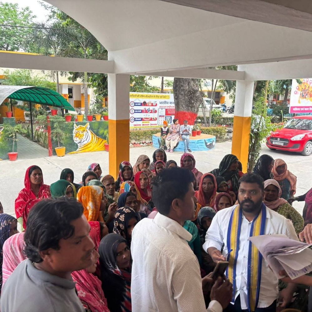 सहारनपुर कलक्ट्रेट में शराब ठेकों के खिलाफ महिलाओं का प्रदर्शन:प्रशासन पर अनदेखी का आरोप, सौंपा ज्ञापन