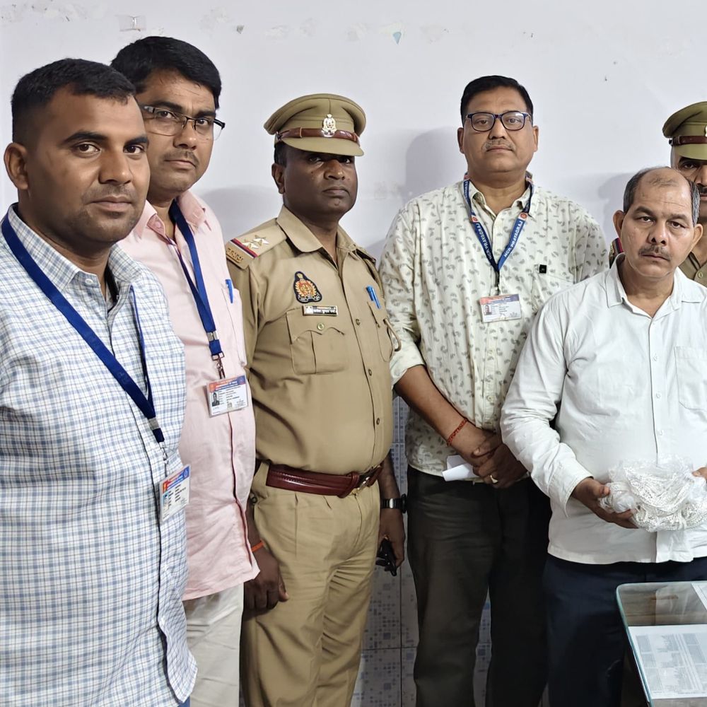 प्रयागराज जंक्शन पर संदिग्ध गिरफ्तार, 5 लाख के आभूषण बरामद:जीआरपी ने 3 किलो चांदी की 75 पायल के साथ युवक को पकड़ा
