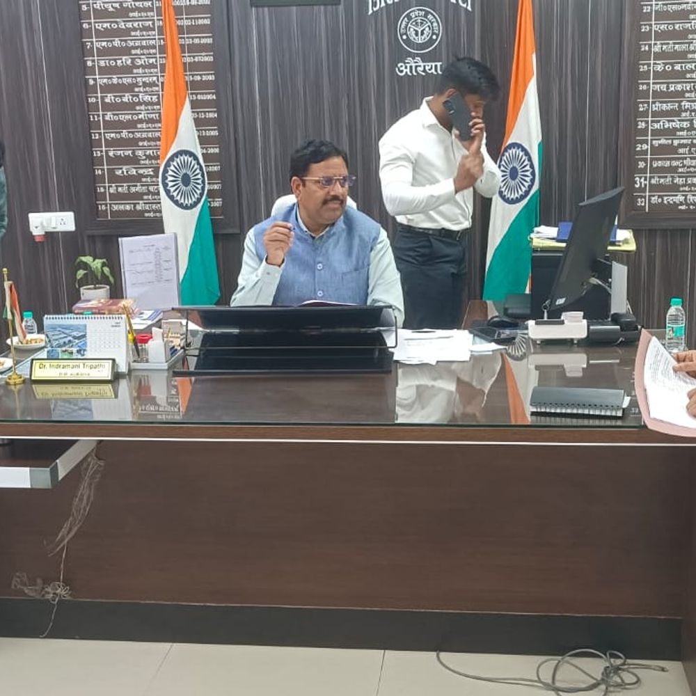 औरैया डीएम ने खाद्य सुरक्षा बैठक की अध्यक्षता की:मिलावटखोरों पर निगरानी और आंगनबाड़ी केंद्रों के पंजीकरण के दिए निर्देश