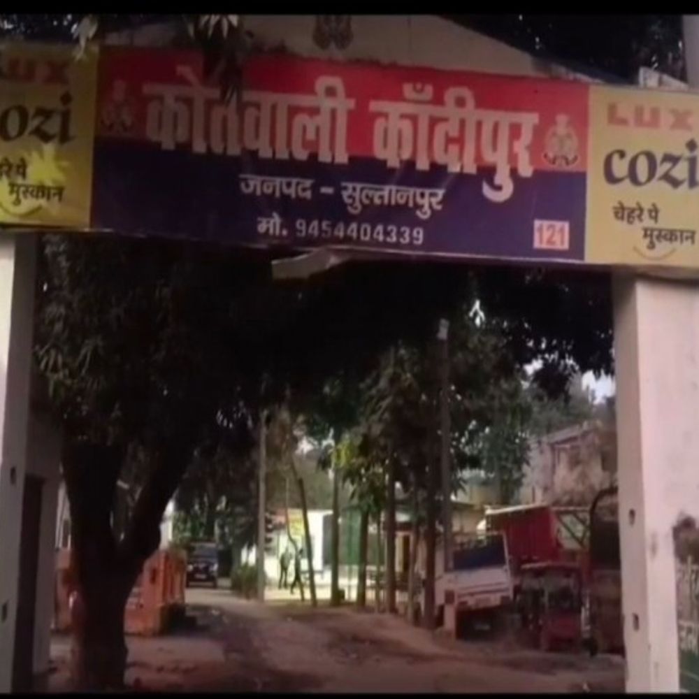 सुल्तानपुर में दहेज के लिए बहू को घर से निकाला:पति समेत पांच ससुरालियों पर FIR दर्ज, एक साल पूर्व हुई थी शादी