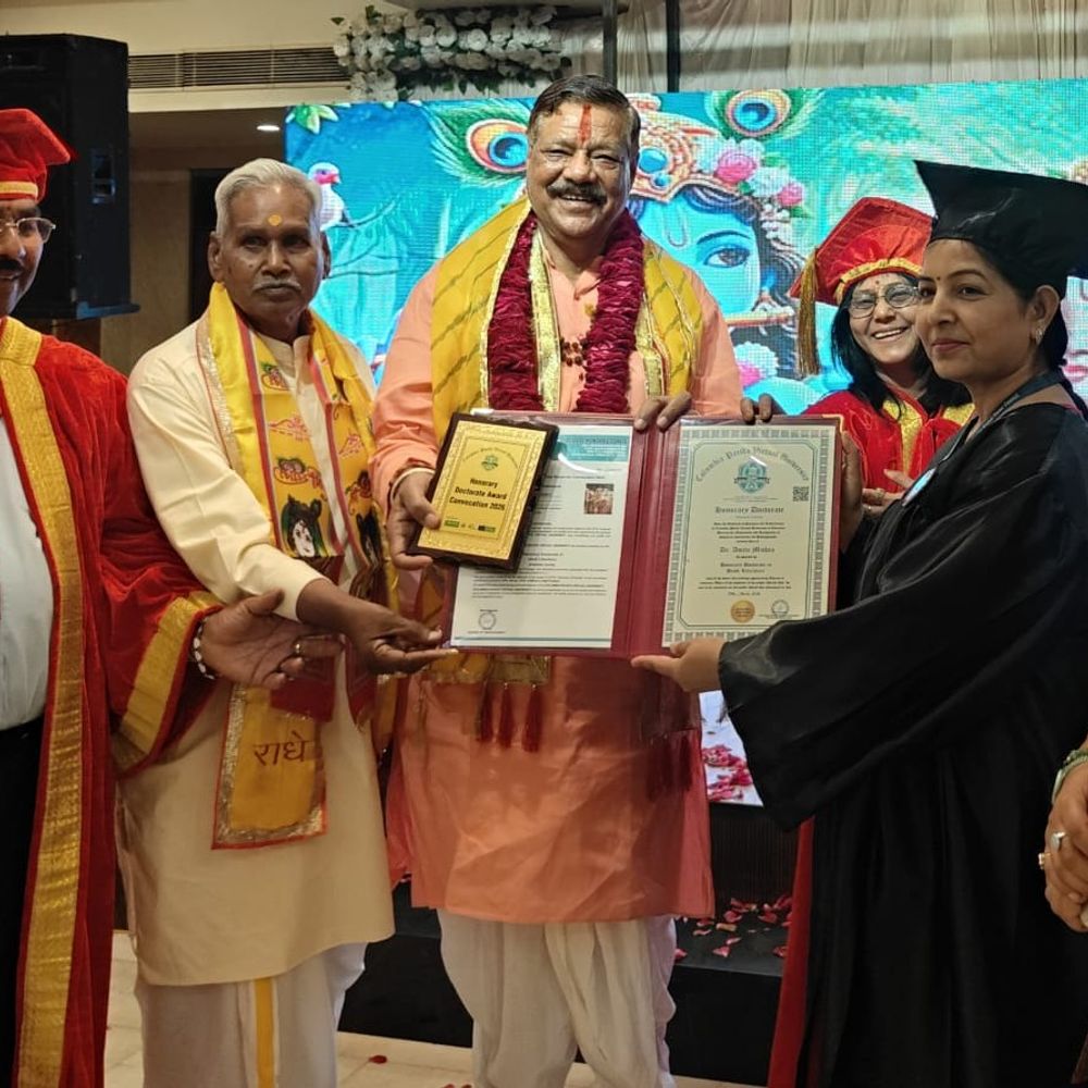 हरदोई की दो महिलाओं को मानद डॉक्टरेट:मथुरा समारोह में तीन को सावित्रीबाई फुले शिक्षा सम्मान