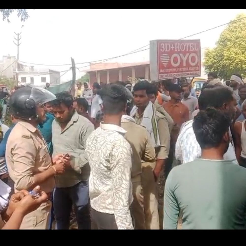 औरैया में होटल में युवक-युवतियों को लेकर हंगामा:पुलिस ने 3 युवक-युवतियों को थाने बुलाया, जांच जारी