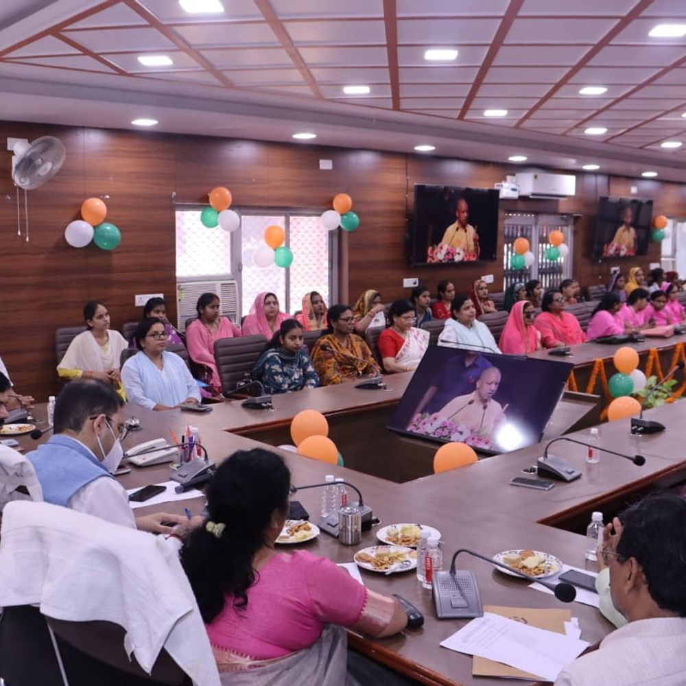 जौनपुर में 51 आंगनबाड़ी सहायिकाओं को नियुक्ति पत्र मिले:मुख्यमंत्री को लाइव सुना गया, नए केंद्र का हुआ लोकार्पण