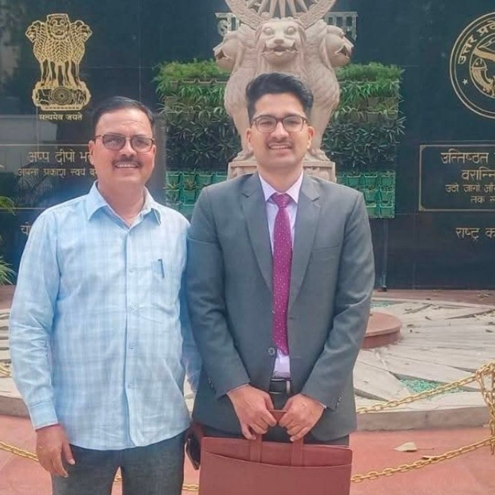 गोंडा में शिक्षामित्र का बेटा बना जिला कोषाधिकारी:प्रशांत सिंह ने पहले प्रयास में पाई सफलता, 2024 में JRF भी क्वालीफाई किया