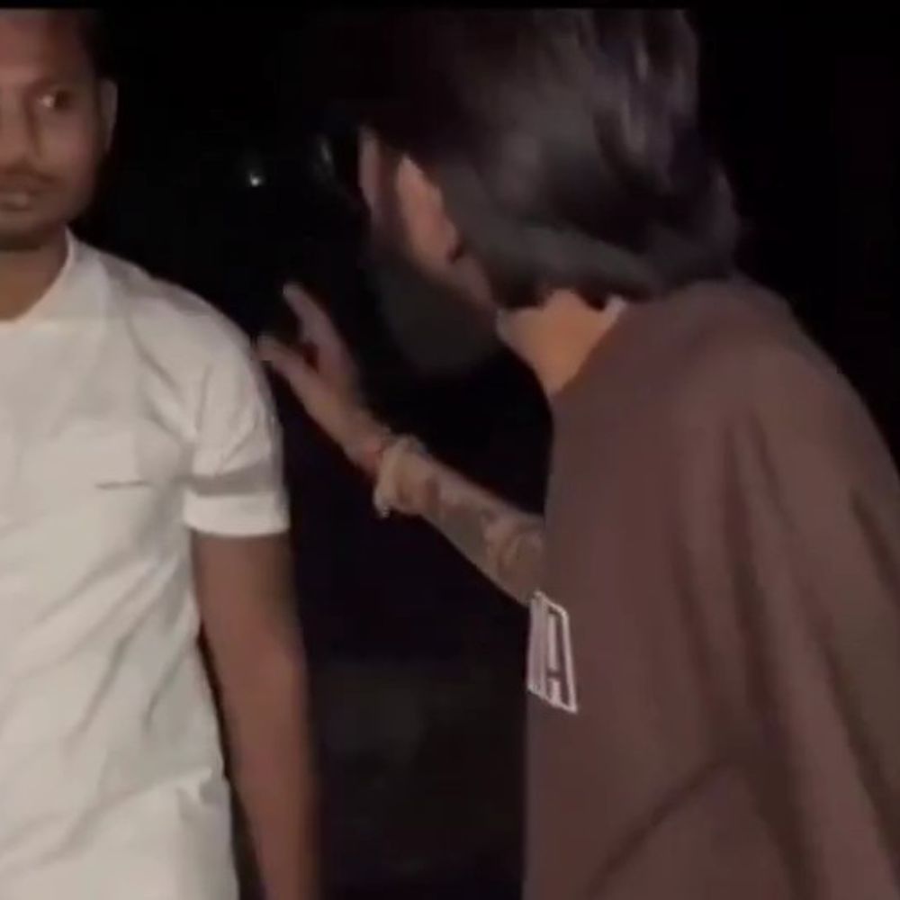 बरेली में युवक से मारपीट करने वाले दो आरोपी गिरफ्तार:आरोपियों में ऋषभ ठाकुर शामिल,जांच के लिए मोबाइल फोन जब्त