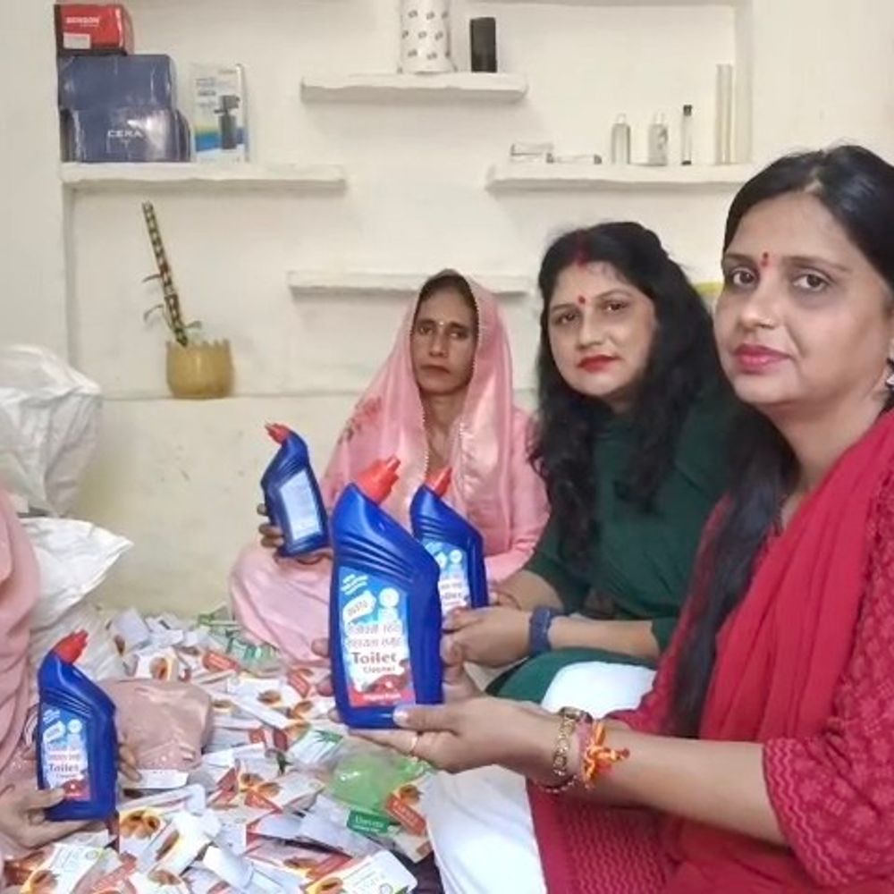 घरेलू हिंसा के बाद खड़ा किया व्यवसाय:मुजफ्फरनगर की प्रतिभा सरकारी योजनाओं से बनीं आत्मनिर्भर, अब अन्य महिलाओं को भी दे रहीं रोजगार