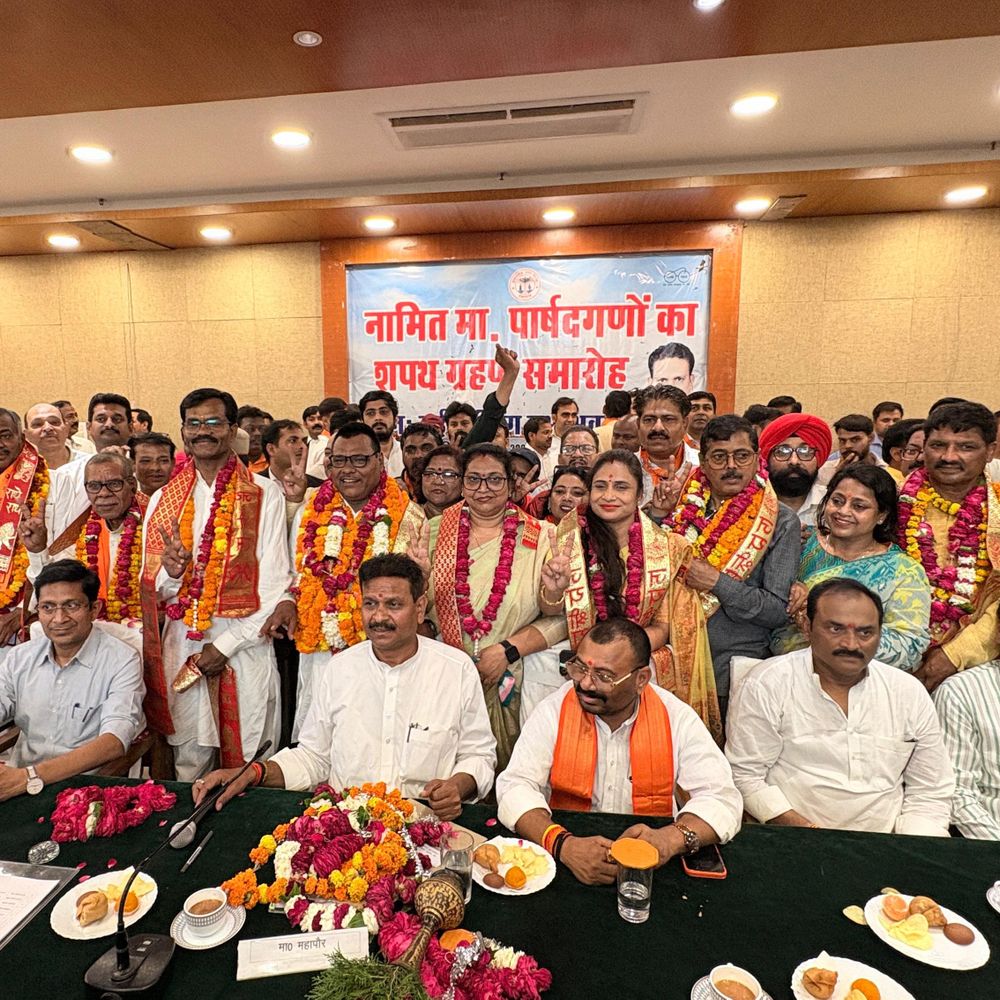 प्रयागराज नगर निगम: 10 नामित पार्षदों ने ली शपथ:जनसेवा और नगर विकास के लिए प्रतिबद्ध, स्वच्छ शहर का लक्ष्य