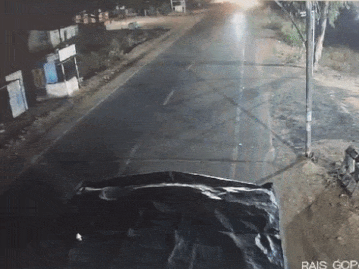 कॉन्स्टेबल की स्कूटी ट्रक में घुसी, मौत:रायसेन में साथ जा रहा स्टेनो भोपाल रेफर; हादसे का वीडियो सामने आया