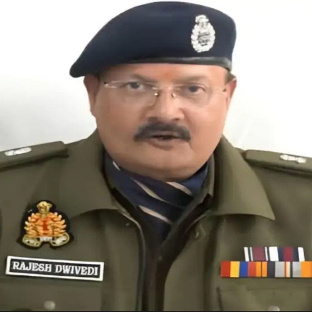 सौरभ दीक्षित संभालेंगे शाहजहांपुर एसपी की कमान:राजेश द्विवेदी को अलीगढ़ में 38वीं वाहिनी पीएसी का सेनानायक बनाया गया