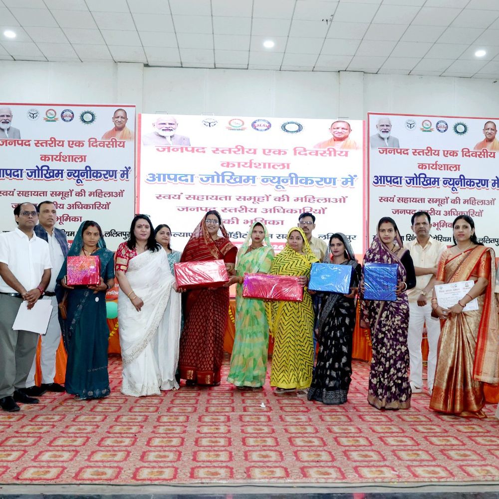 ललितपुर में आपदा प्रबंधन क्षमता संवर्धन प्रशिक्षण संपन्न:प्रश्नोत्तरी प्रतियोगिता में पांच महिलाओं को किया गया सम्मानित