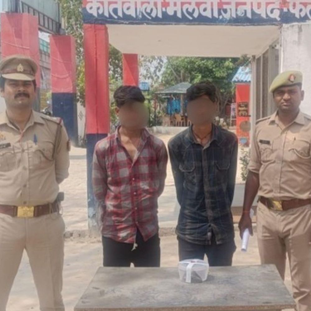 दुकान चोरी का खुलासा, दो आरोपी गिरफ्तार:फतेहपुर में 6700 रुपये नकद बरामद, पुलिस ने की कार्रवाई