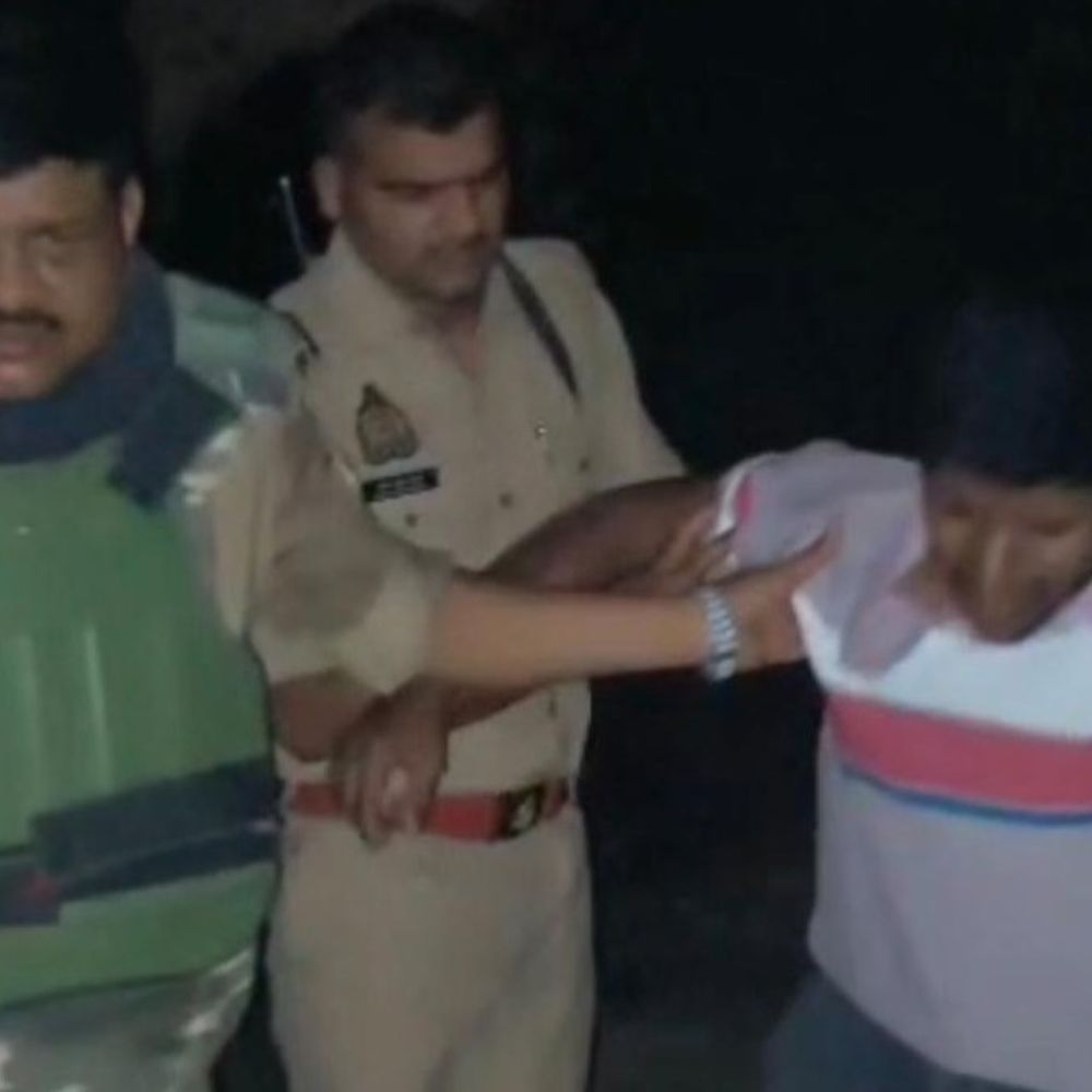 सोने चांदी की लूट करने वाले बदमाशों से मुठभेड़:लूट की घटनाओं को देते थे अंजाम, तलाश में जुटी थी पुलिस, दो गिरफ्तार, एक फरार