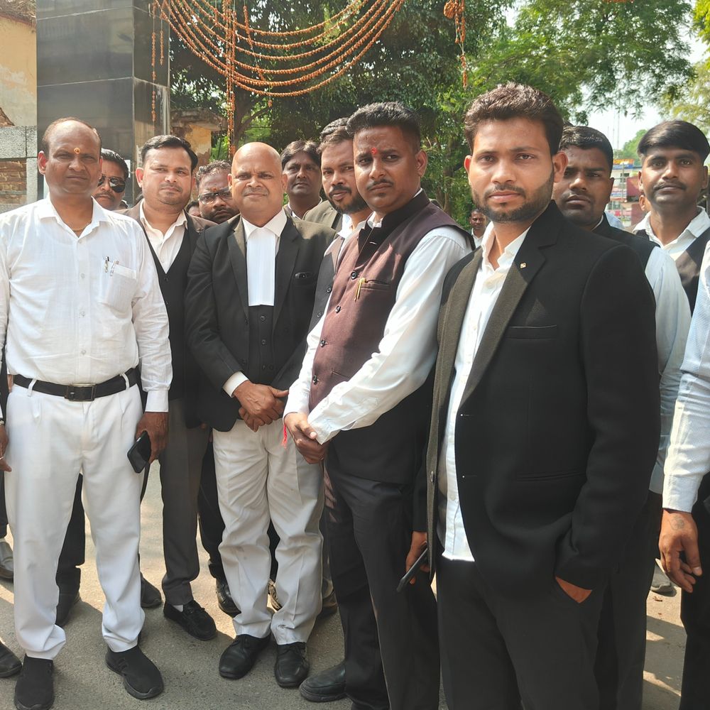 लखनऊ में अधिवक्ताओं का फूटा गुस्सा:सोशल मीडिया पर कल्याण सिंह पर टिप्पणी पर जताई नाराजगी, FIR दर्ज करने की मांग