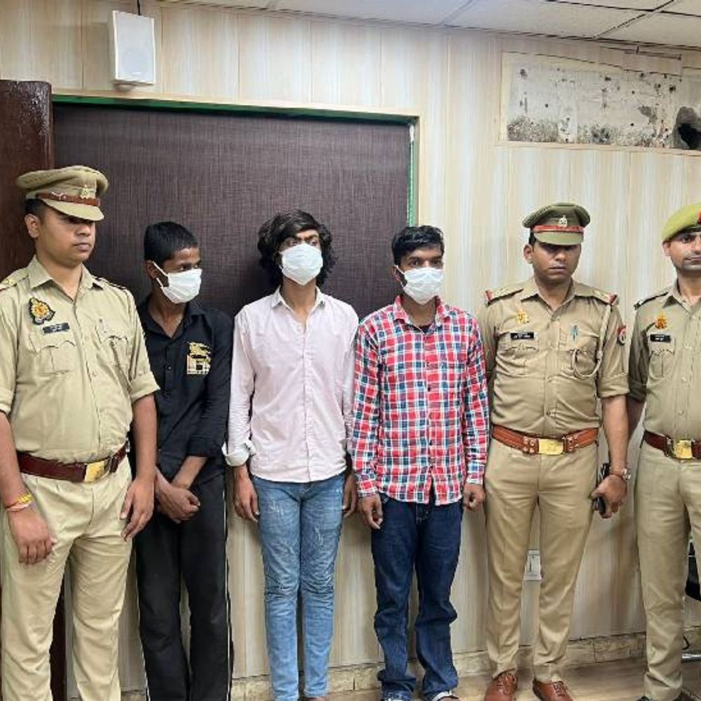 डेटिंग एप के जरिए ठगी करने वाले तीन युवक गिरफ्तार:नोएडा में लोगों से दोस्ती कर मिलने बुलाते, ब्लैकमेल कर पैसे लेते