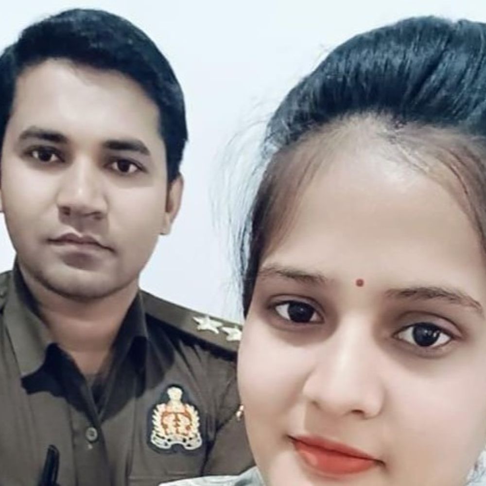 आगरा में दरोगा की पत्नी बोली- पति ने दिया जहर:कई महिलाओं से अवैध संबंध, SN मेडिकल कॉलेज में चल रहा इलाज