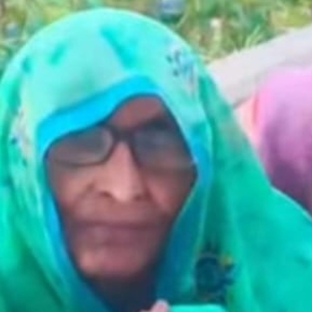 सिलबट्टे से सिर फोड़ा,फिर सीढ़ियों से मां को धलेक दिया,मौत:झांसी में आरोपी बेटे के लिए खाना बना रही थी 70 साल की बुजुर्ग मां