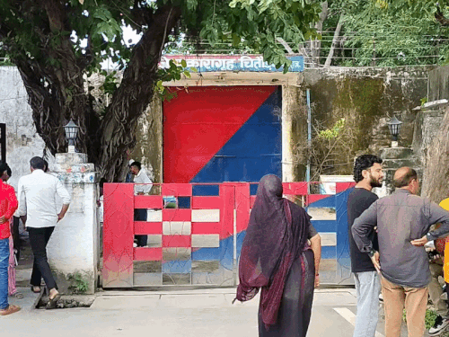 अजयराज हत्याकांड के आरोपियों की बैरक से मिला मोबाइल:कलेक्टर की मौजूदगी में हुई थी तलाशी, जेल प्रशासन ने पुलिस को सौंपी रिपोर्ट