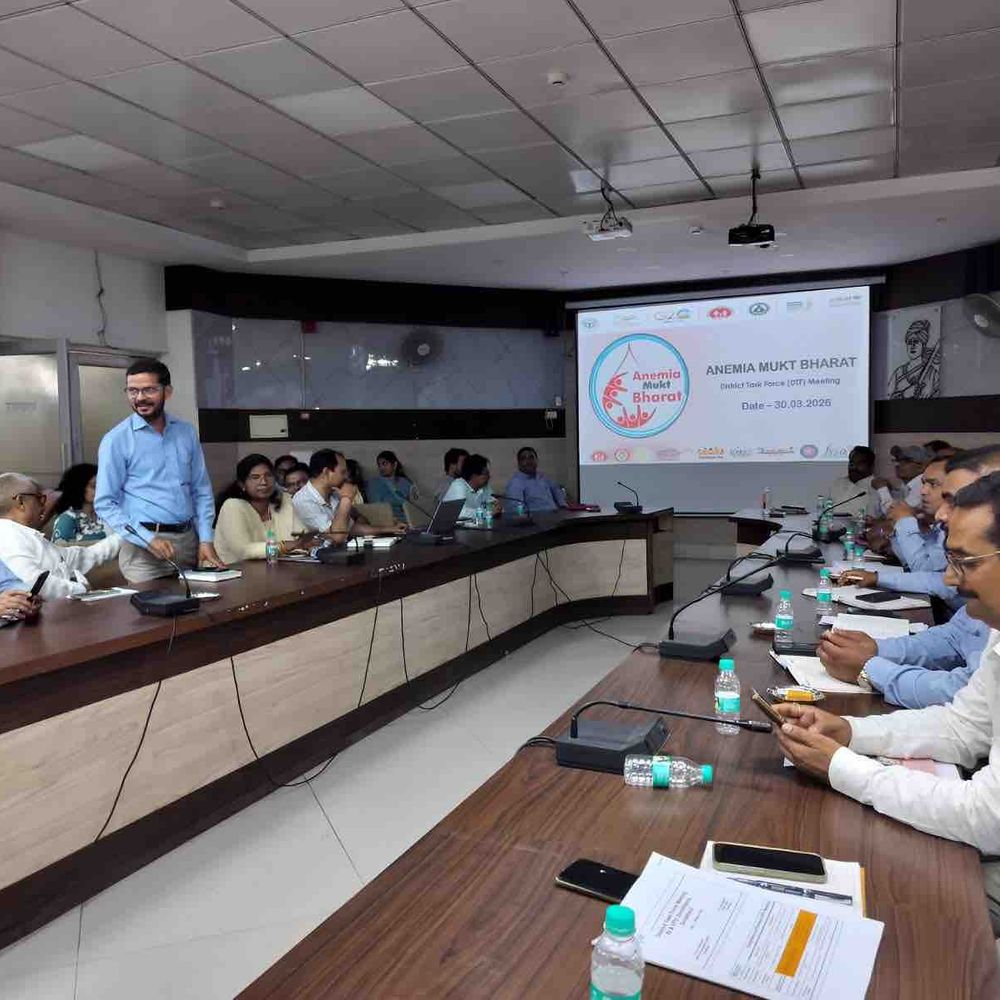 गोरखपुर में स्वास्थ्य सेवाओं की समीक्षा:जांच सुविधा बढ़ाने और अस्पताल व्यवस्था दुरुस्त करने के निर्देश