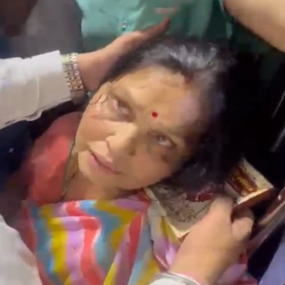 बांके बिहारी मंदिर में नहीं सुधर रहे हालात:सेवायत गोस्वामियों में हुई मारपीट,भीड़ में फंसने से महिला श्रद्धालु की बिगड़ी तबियत