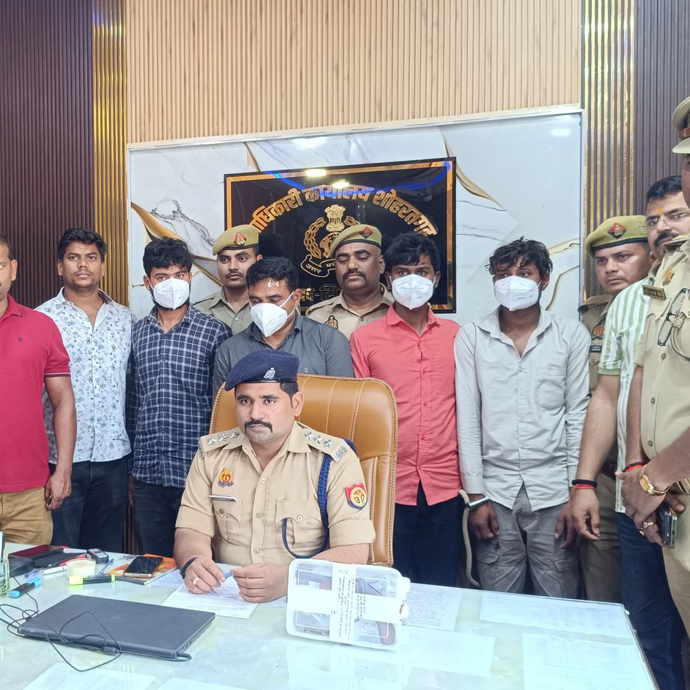 शोहरतगढ़ में लूट की साजिश नाकाम, दो मोटरसाइकिल बरामद:चार शातिर बदमाश अवैध असलहों के साथ गिरफ्तार