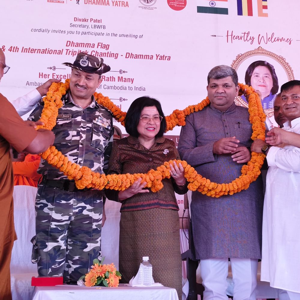 बलरामपुर में स्थापित हुआ सबसे ऊंचा धम्म ध्वज:अंतरराष्ट्रीय त्रिपिटक पाठ और धम्म यात्रा का हुआ आयोजन