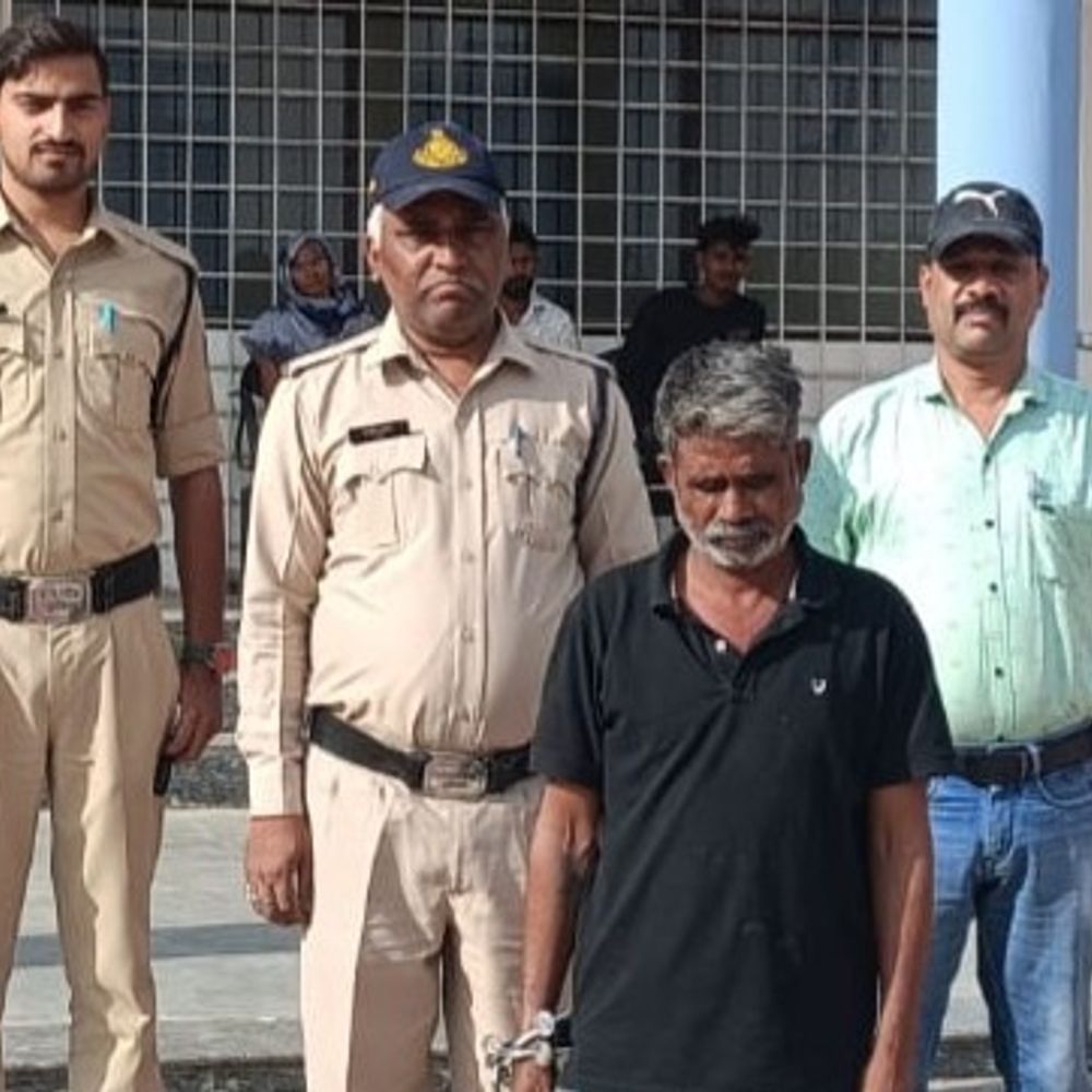 मर्डर के आरोपी को जाली ऋण पुस्तिका पर दिलाई जमानत:जालसाजी के आरोप में जमानतदार गिरफ्तार, कोर्ट के आदेश पर कार्रवाई