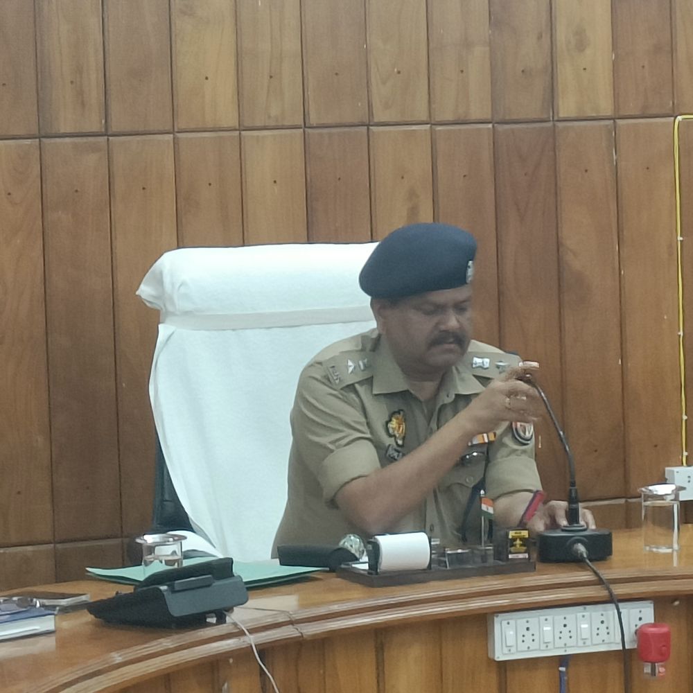 SP विश्वजीत श्रीवास्तव ने बहराइच में कार्यभार संभाला:बोले- जिले में अपराध नियंत्रण और महिला सुरक्षा होगी प्राथमिकता