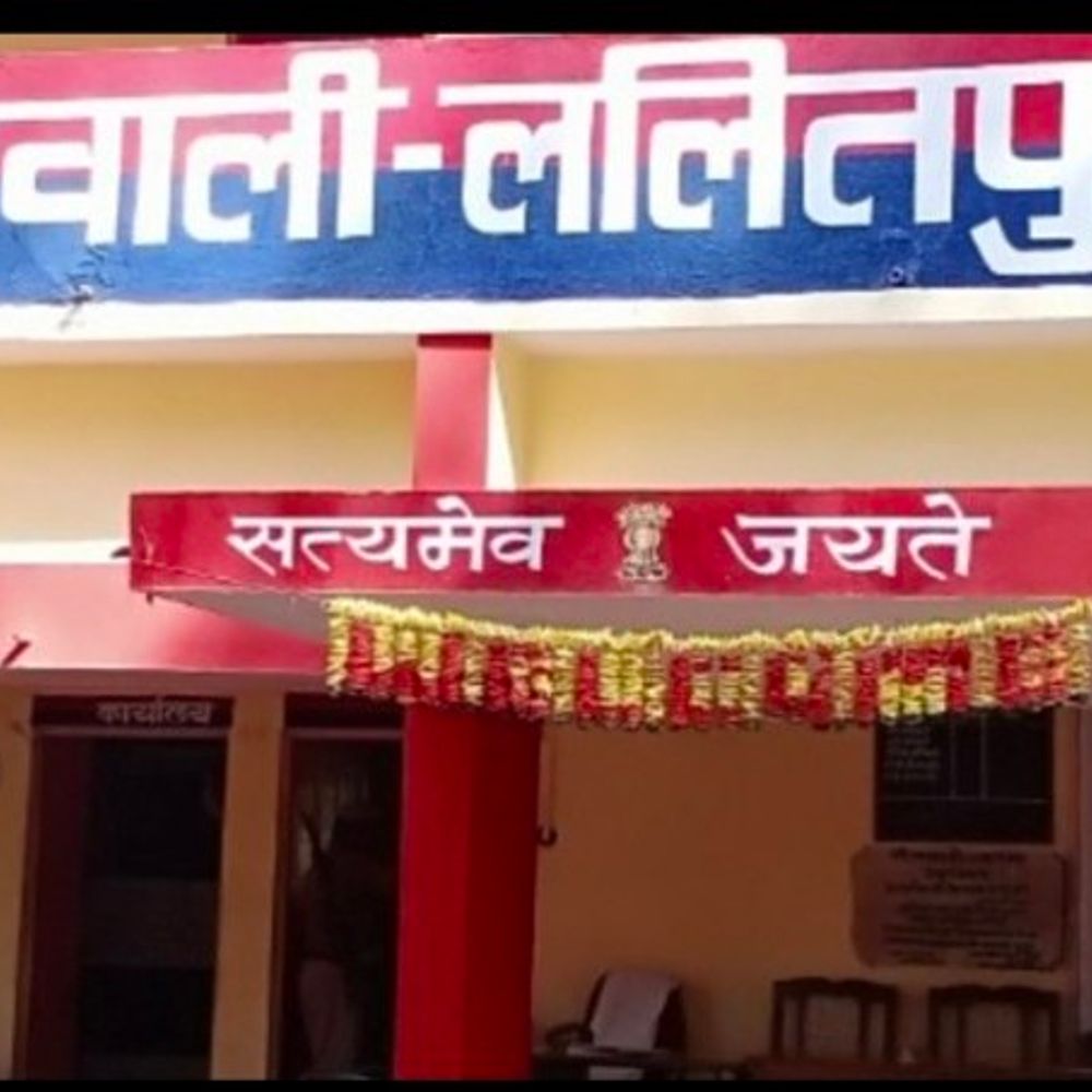 ललितपुर में टैक्सी में बैठी महिला से जेवर छीने:एनएच-44 पर वारदात, पुलिस दो बाइक सवार बदमाशों की तलाश में, एफआईआर दर्ज