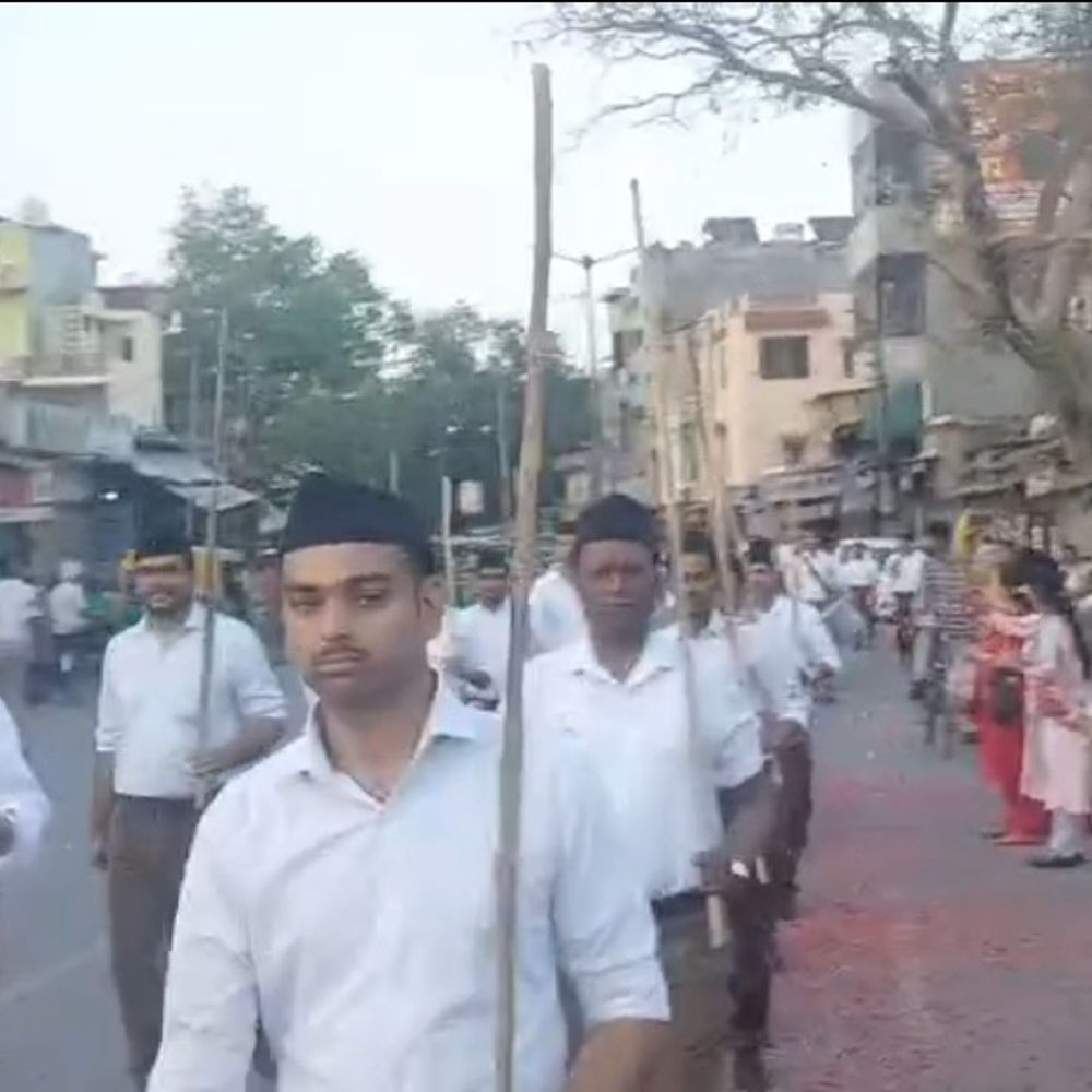 औरैया में आरएसएस का पद संचलन:विभिन्न स्थानों पर स्वयंसेवकों का लोगों ने किया स्वागत