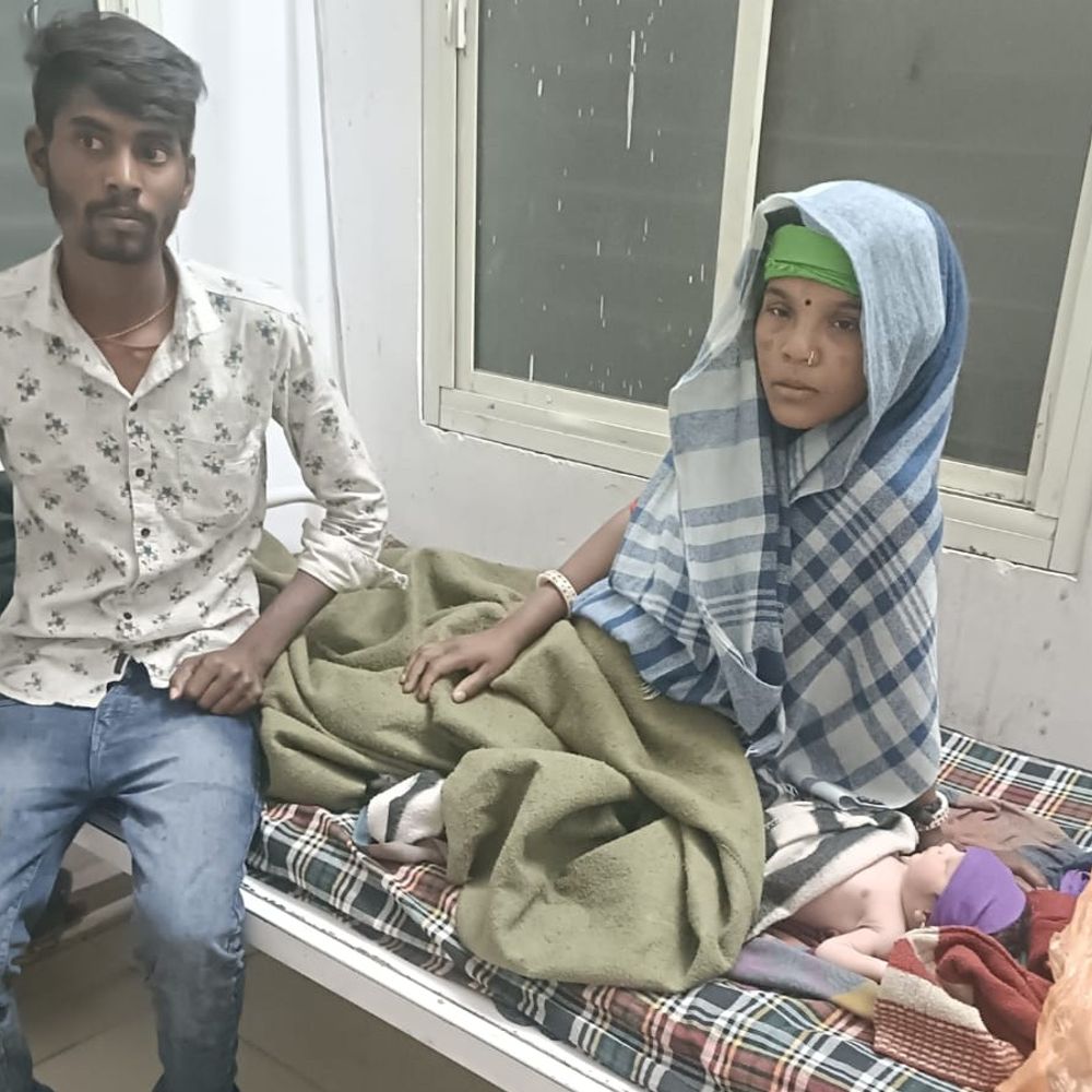 शिवपुरी में बस में हुई डिलीवरी:अस्पताल से लौटते समय प्रसूता ने बच्ची को जन्म दिया, मां-बेटी सुरक्षित