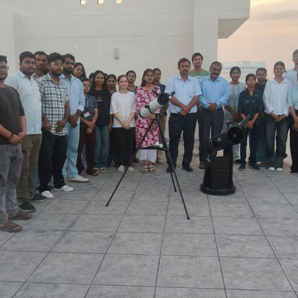 धरती से निहारा आसमान:कानपुर यूनिवर्सिटी के एस्ट्रोनॉमी क्लब ने सुलझाए सितारों के रहस्य, छात्रों ने जाना कैसे काम करता है टेलीस्कोप