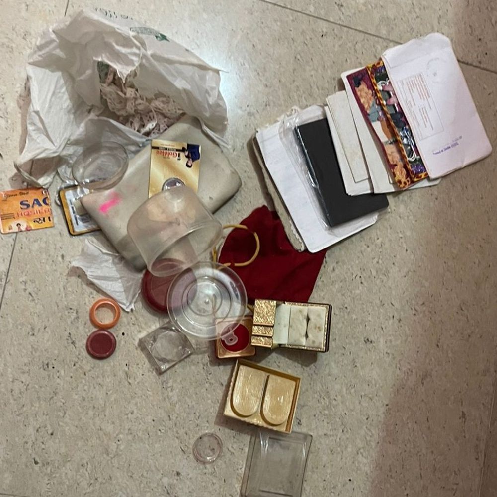 सीतापुर में घर से 5 लाख नगदी और जेवर चोरी:शादी में शामिल होने गया था परिवार, पुलिस कर रही आरोपियों की तलाश