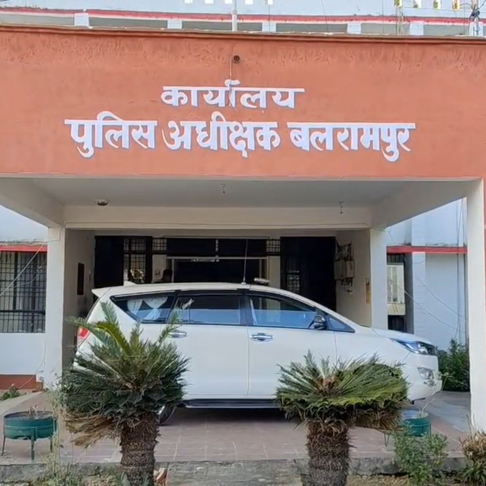 व्हाट्सएप ग्रुप से ऑनलाइन ट्रेडिंग का दिया झांसा:बलरामपुर में 16 लाख की ठगी, साइबर थाने में केस दर्ज