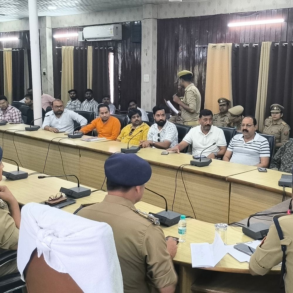 मैनपुरी में डीआईजी ने व्यापारियों संग की बैठक:सुरक्षा व्यवस्था व समस्याओं पर हुई चर्चा, सीसीटीवी लगाने के निर्देश