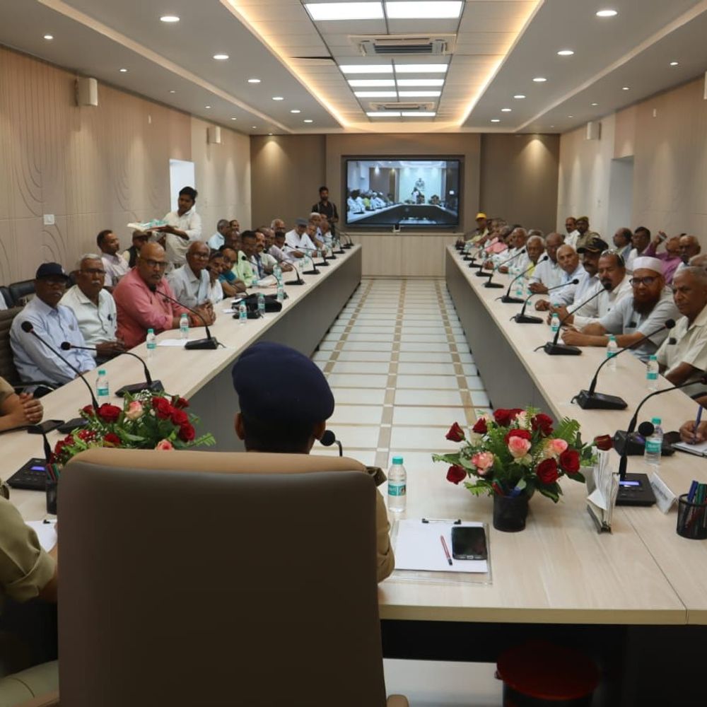 फर्रुखाबाद में डीआईजी हरीश चंदर का वार्षिक निरीक्षण:जनप्रतिनिधियों और पेंशनर्स के साथ की बैठक, इंफ्रास्ट्रक्चर में हुए कार्यों की सराहना की