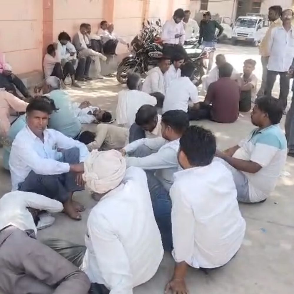 शिकोहाबाद में रेलवे लाइन किनारे मिला युवक का शव:बेवर निवासी युवक की हुई पहचान, हादसे की आशंका