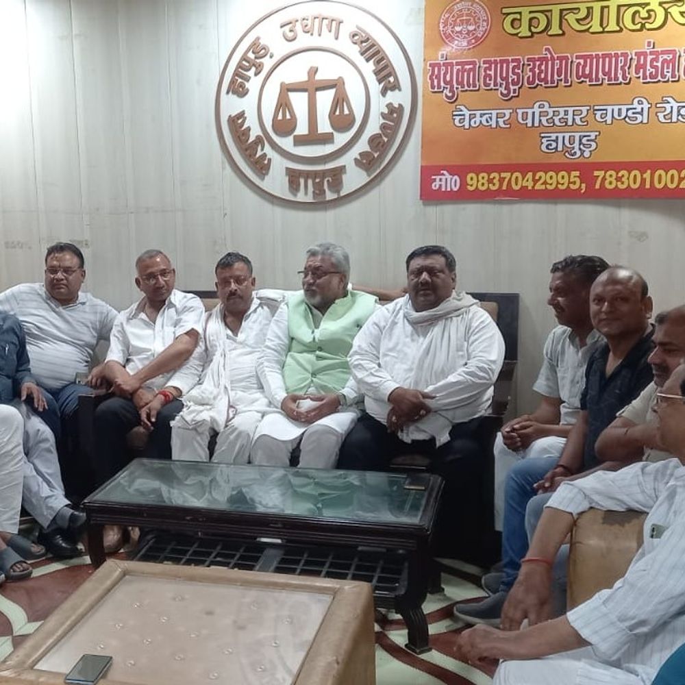 हापुड़ व्यापार मंडल ने अवैध वसूली प्रस्ताव का विरोध किया:कूड़ा उठाने के नाम पर 50 रुपये मासिक शुल्क पर आपत्ति