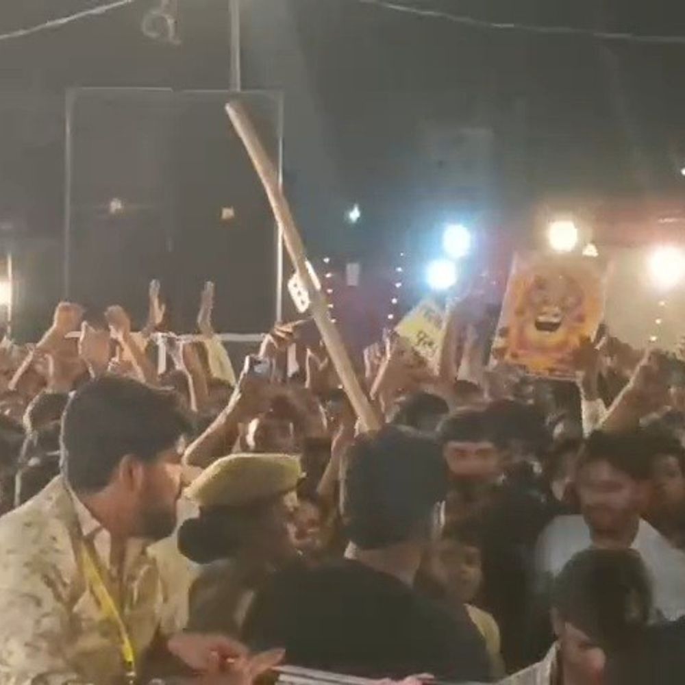 इटावा में श्रीश्याम संकीर्तन महोत्सव, VIDEO:कन्हैया मित्तल ने भजन गाए, भीड़ को काबू करने में पुलिस के पसीने छूटे