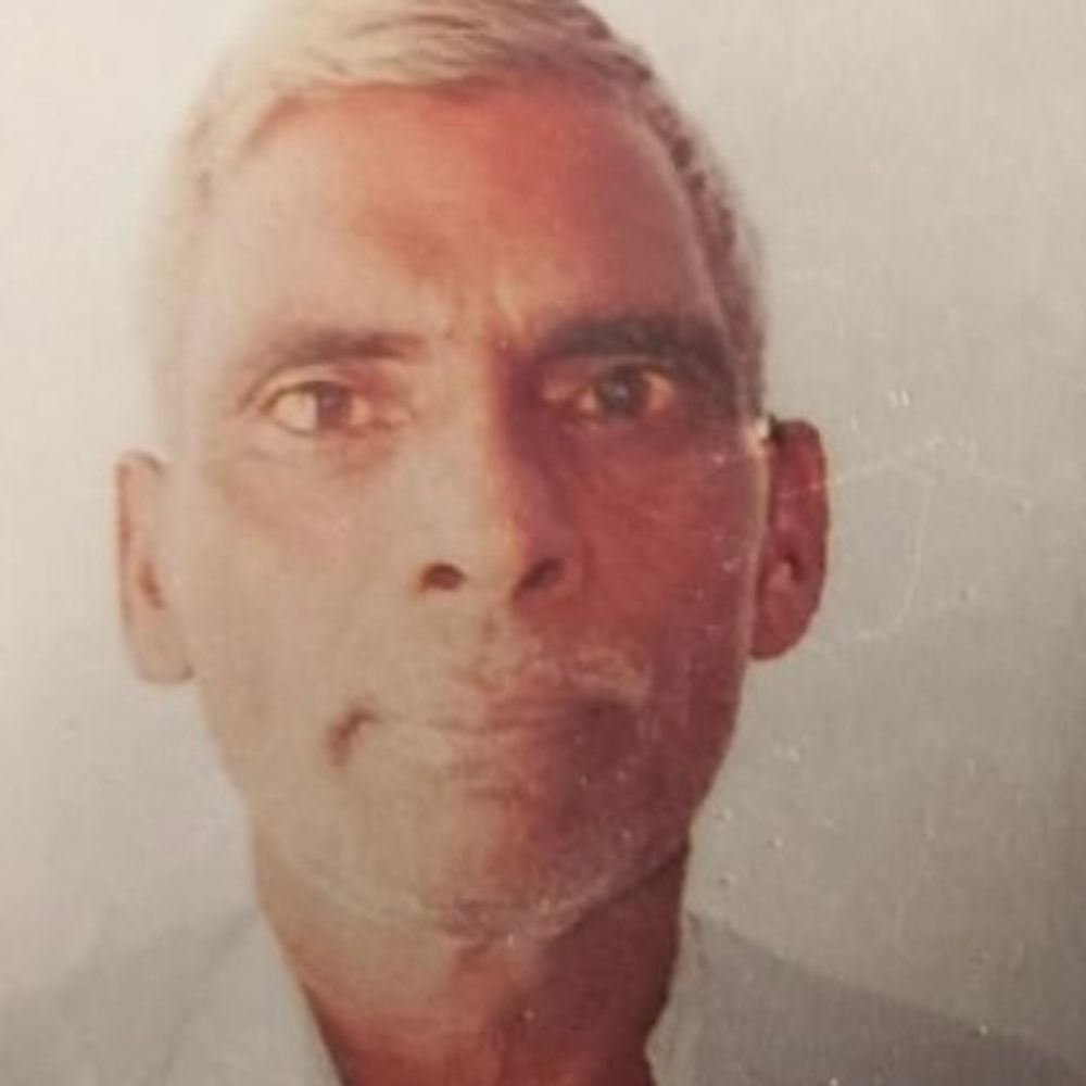 रामपुर में गैस सिलेंडर लेने गए दिव्यांग किसान की मौत:डंडिया चौराहे पर लगी लाइन में बेहोश होकर गिरे, घर में कोहराम मचा