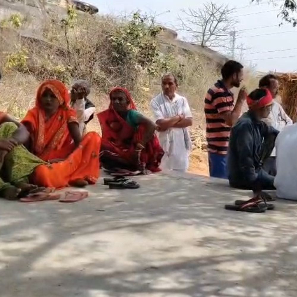 सोनभद्र में दो युवकों की संदिग्ध हालत में मौत:गोरडीहा गांव में तनाव का माहौल, पुलिस हर एंगल से जांच में जुटी