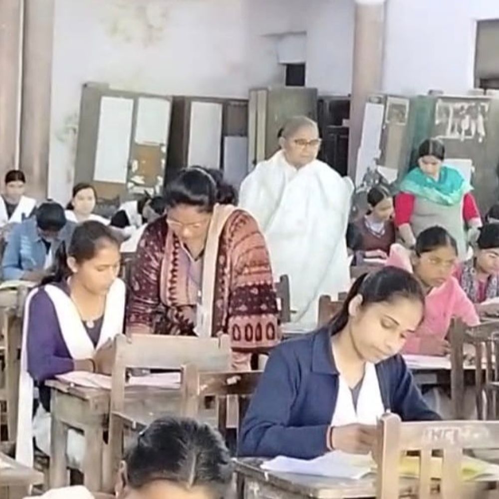 संभल में यूपी बोर्ड की 86.31% कॉपियों का मूल्यांकन पूरा:पांच केंद्रों पर 2.14 लाख कॉपियां जांची गईं, 33,963 शेष