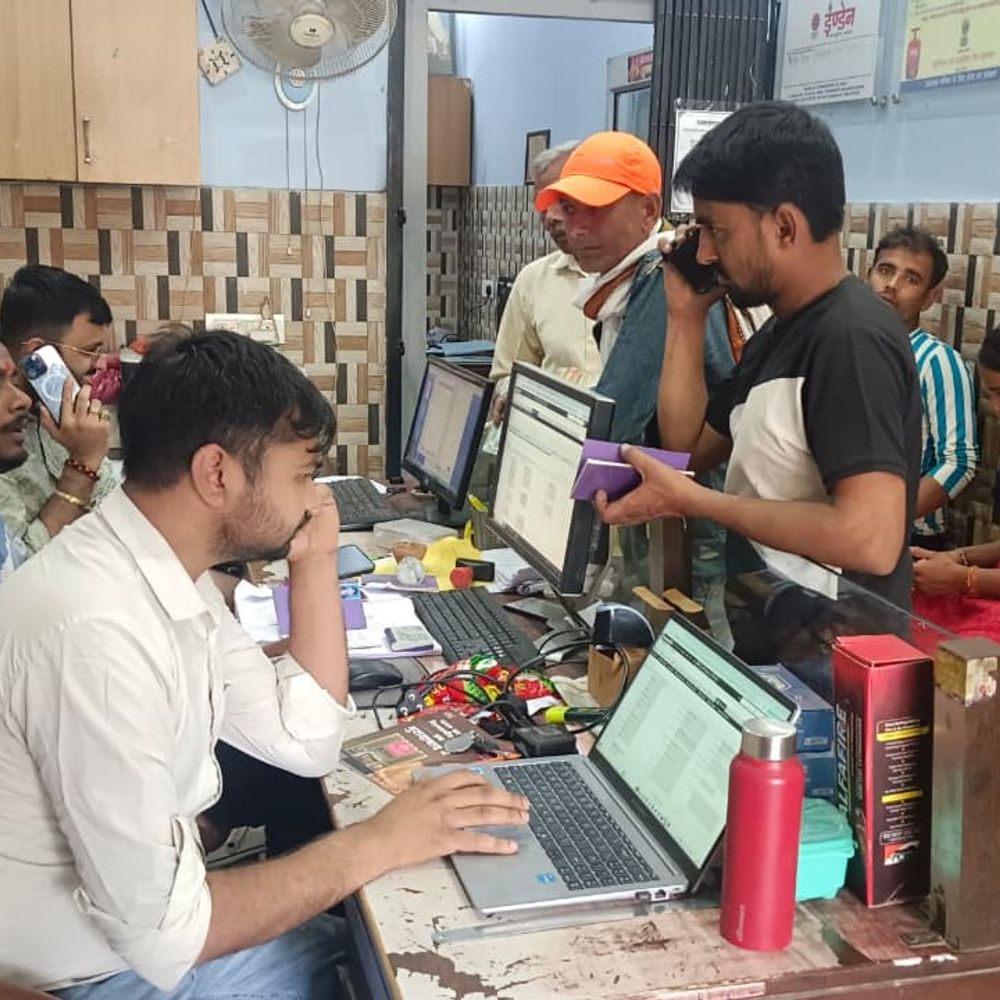 संभल में केवाईसी अधूरी, OTP समस्या से उपभोक्ता परेशान:5 दिन बाद डिलीवरी; 6 की जगह 8 अंकों का OTP मांगने से नहीं मिल रही गैस