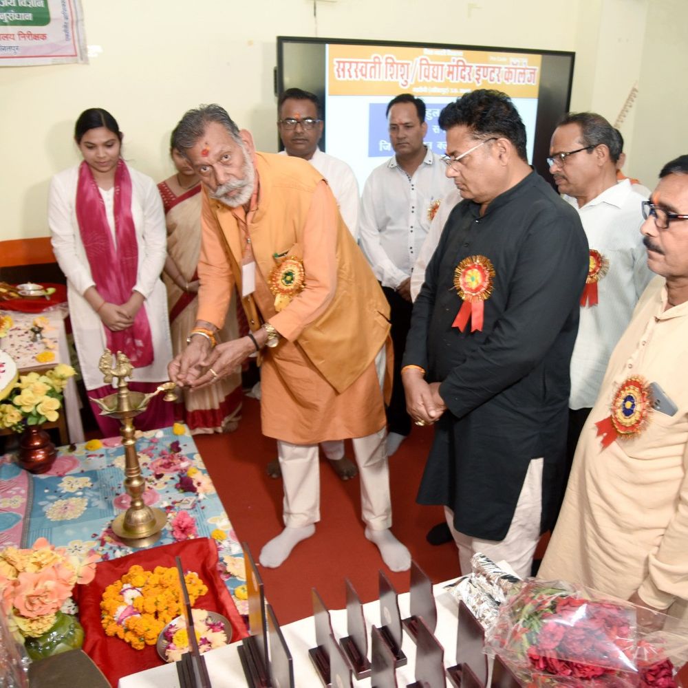 राज्यमंत्री मनोहर लाल पंथ ने विज्ञान प्रदर्शनी का उद्घाटन किया:ललितपुर में बोले- बच्चों के सर्वांगीण विकास को ऐसे आयोजन उपयोगी