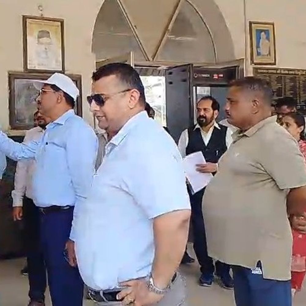 उन्नाव स्टेशन अधीक्षक निलंबित:DRM के निरीक्षण में अनुपस्थित थे, चार्ज न सौंपने पर हुई कार्रवाई