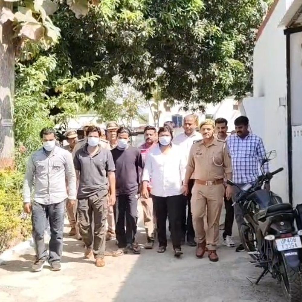 बहराइच में साइबर पुलिस ने 6 ठगों को पकड़ा:बैंक खाते खुलवाकर करते थे पैसों का लेनदेन, VIDEO
