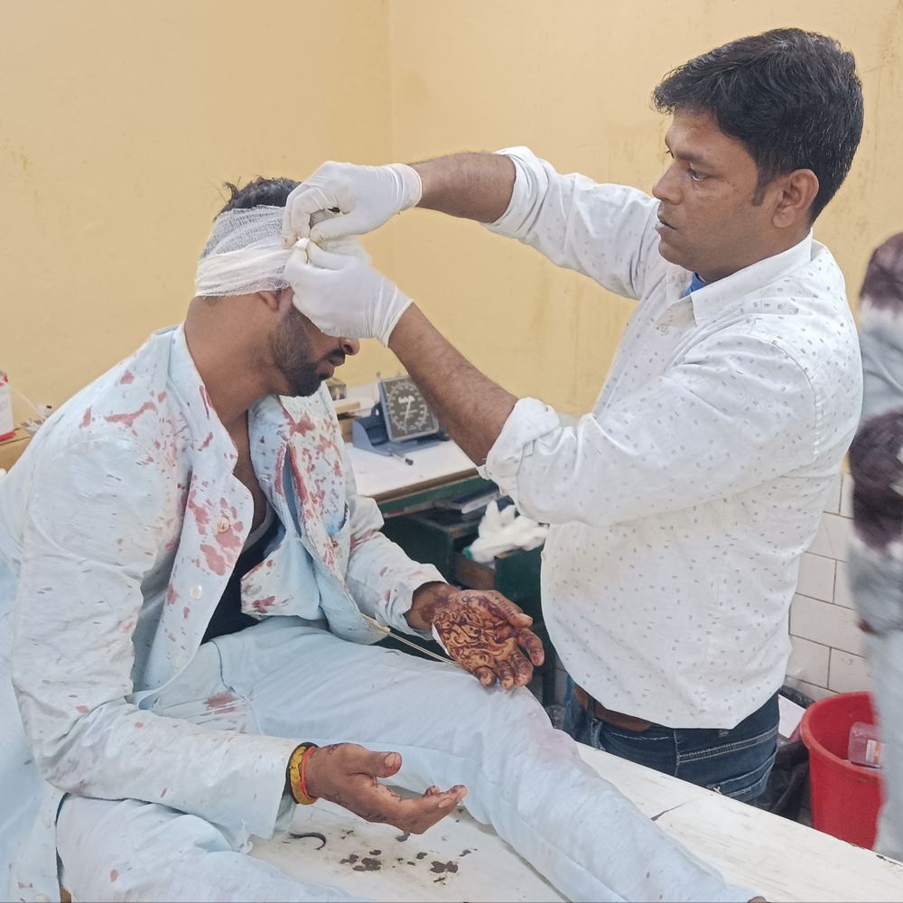 रामपुर में सुहागरात पर दुल्हन ने दूल्हे को पीटा:अगले दिन ससुरालियों ने दूल्हे का सिर फोड़ा, अस्पताल में भर्ती; पुलिस कर रही जांच